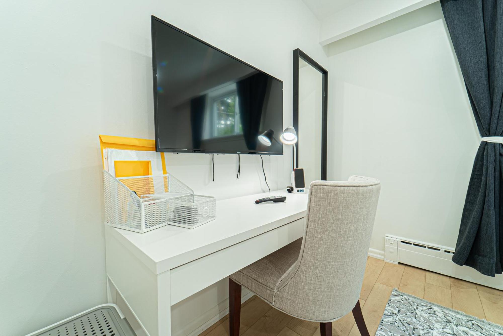 Privatunterkunft With Working Space, Equipped Kitchen, Comfortable Bed Toronto
