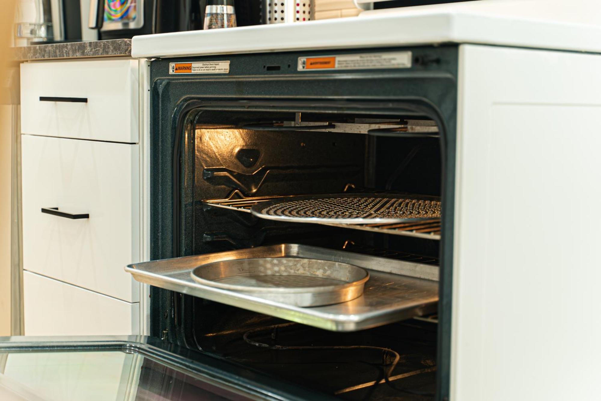 With Working Space, Equipped Kitchen, Comfortable Bed Privatunterkunft Toronto
