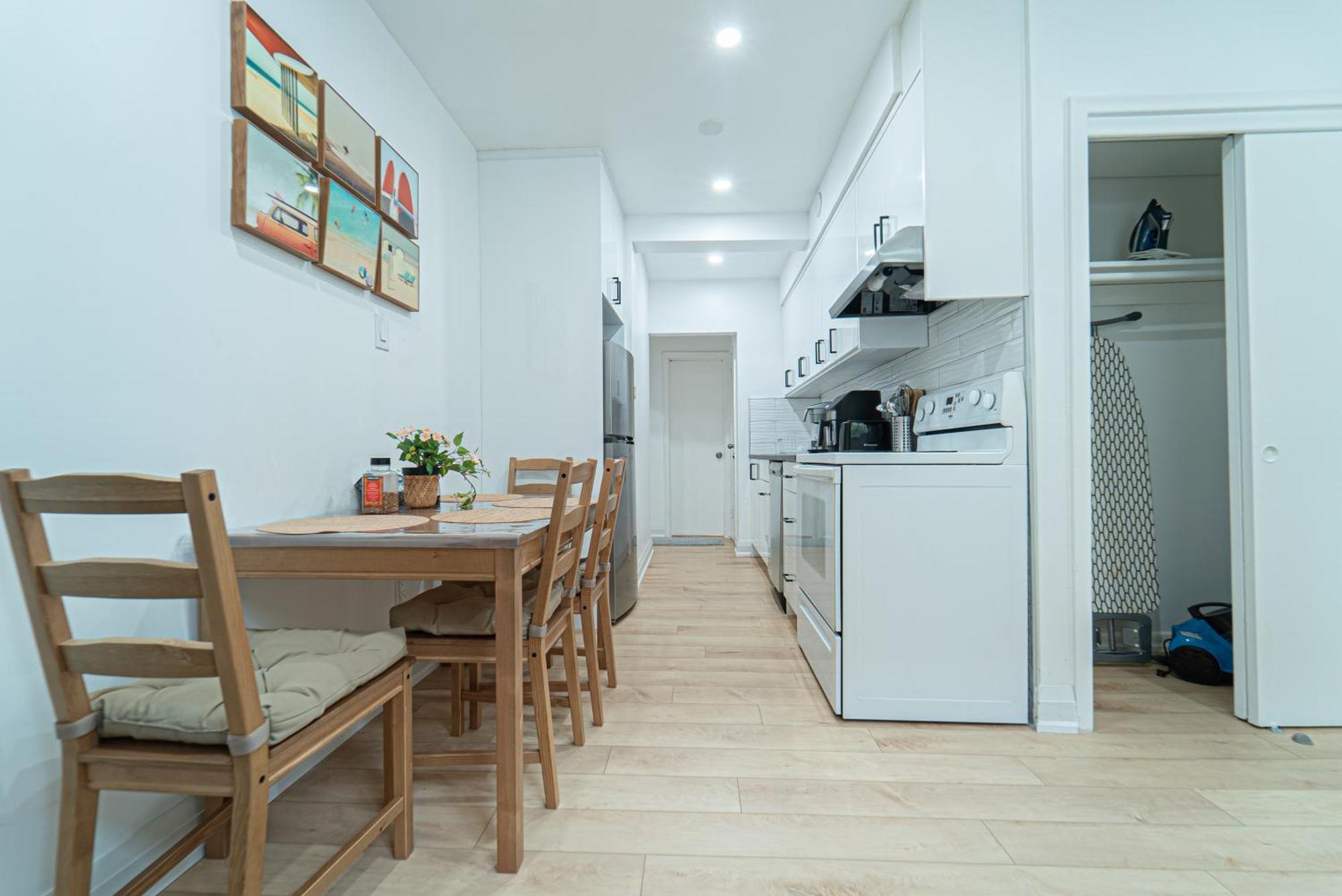 With Working Space, Equipped Kitchen, Comfortable Bed Privatunterkunft *