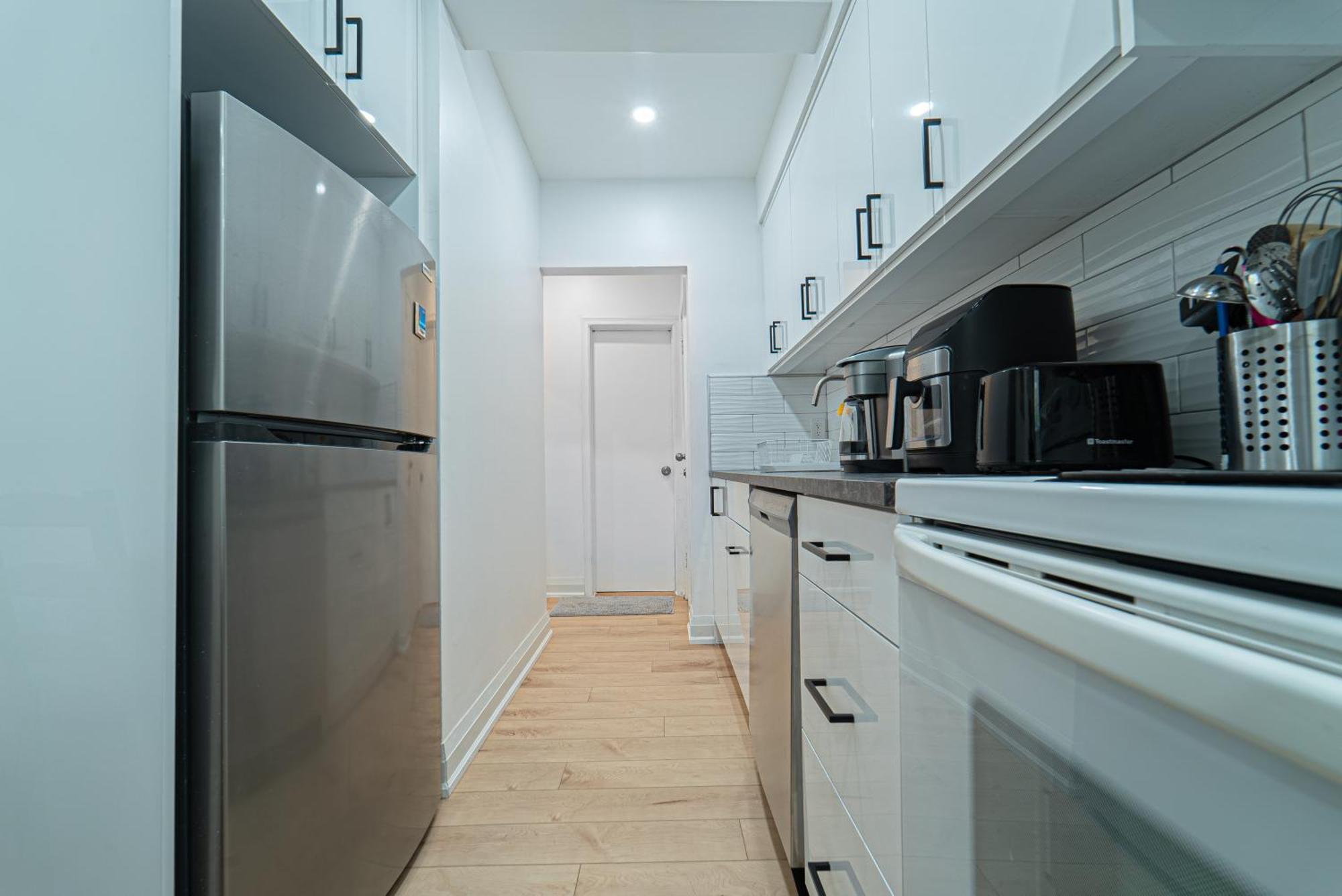 With Working Space, Equipped Kitchen, Comfortable Bed Privatunterkunft *